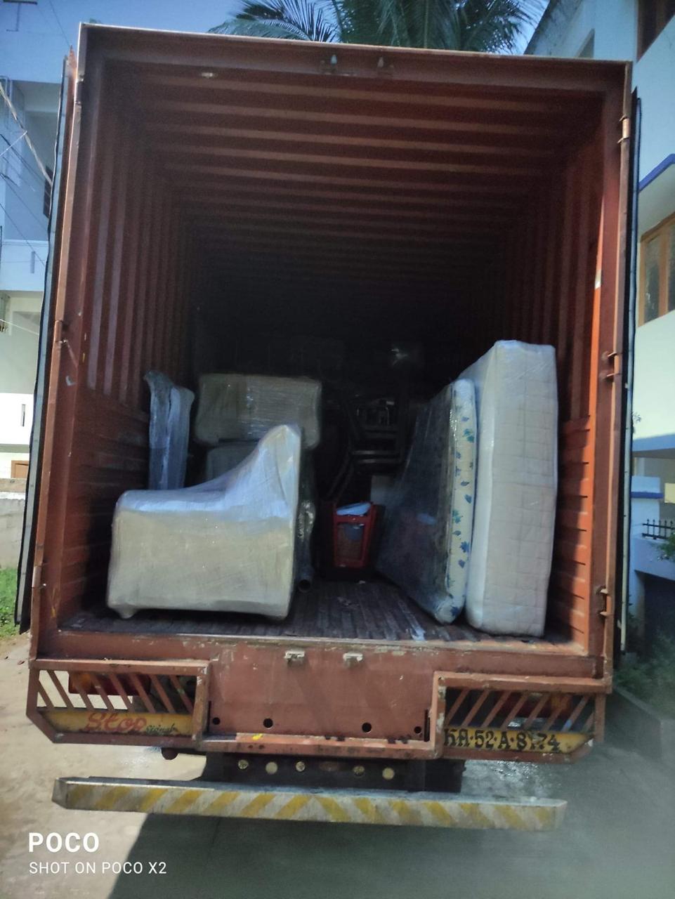 Container Truck Household Furniture Loading